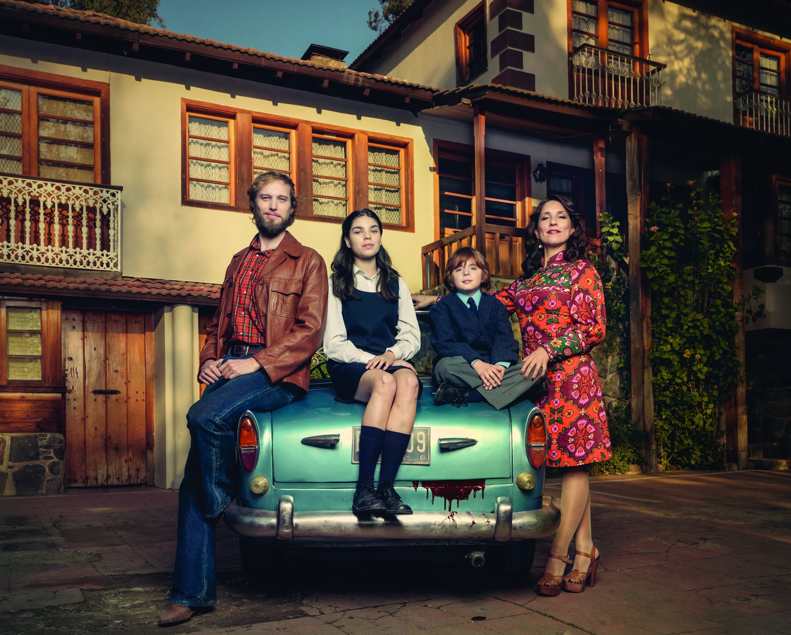 Mike mary. Mike mary. Mary & mike. Бланка суарес брюнетка. Mike mary.