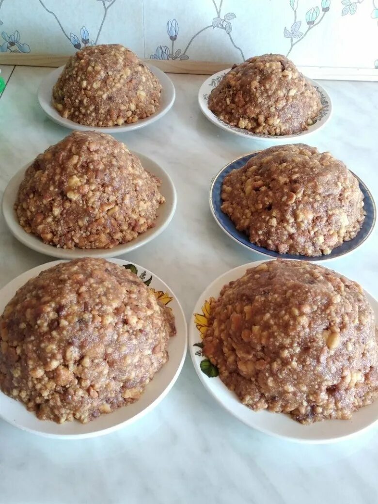 Муравейник рецепт через мясорубку со сгущенкой. Торт муравейник. торт муравейник домашний. муравейник со сгущенкой. торт муравейник классический.