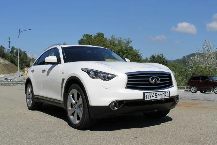 Телефон инфинити 40 про. Infiniti fx37. FX 370 Infiniti. Машина Инфинити ФХ 37. Инфинити 350 FX.