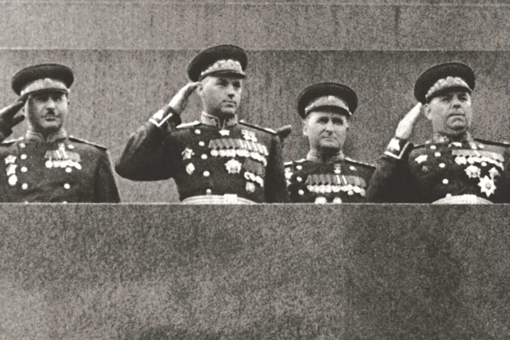 Сталин и Рокоссовский на параде Победы 1945. Маршал Рокоссовский на параде Победы 1945. Рокоссовский парад