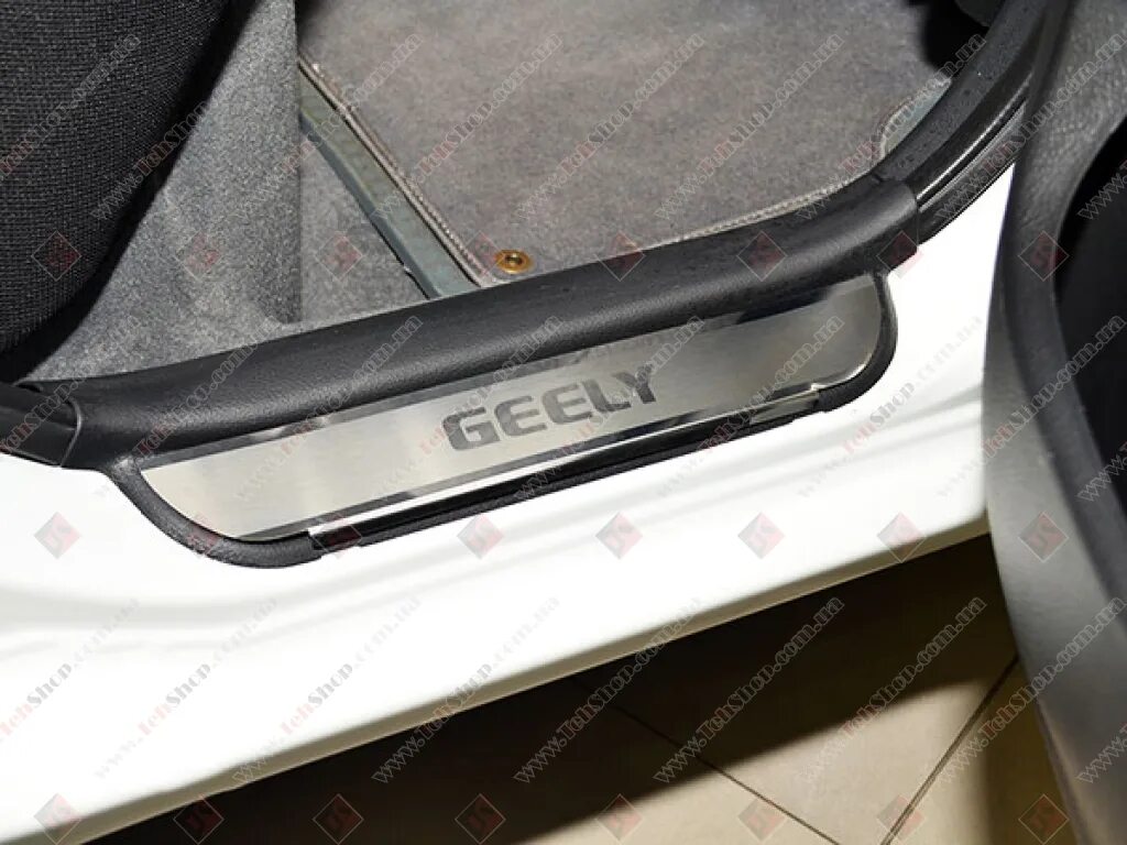 Защита порогов на джили атлас. Пороги на geely coolray. Пороги на кулрей. Geely coolray диски r18. Джеди кулрейл.