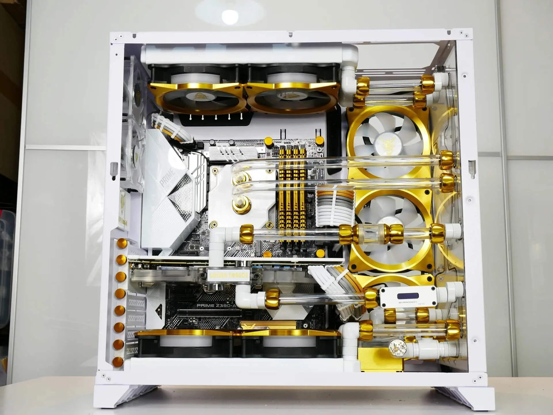 Компьютер gold. Золотой компьютер. Кастомный ПК золото. Gold PC build. Золотой ПК 4.