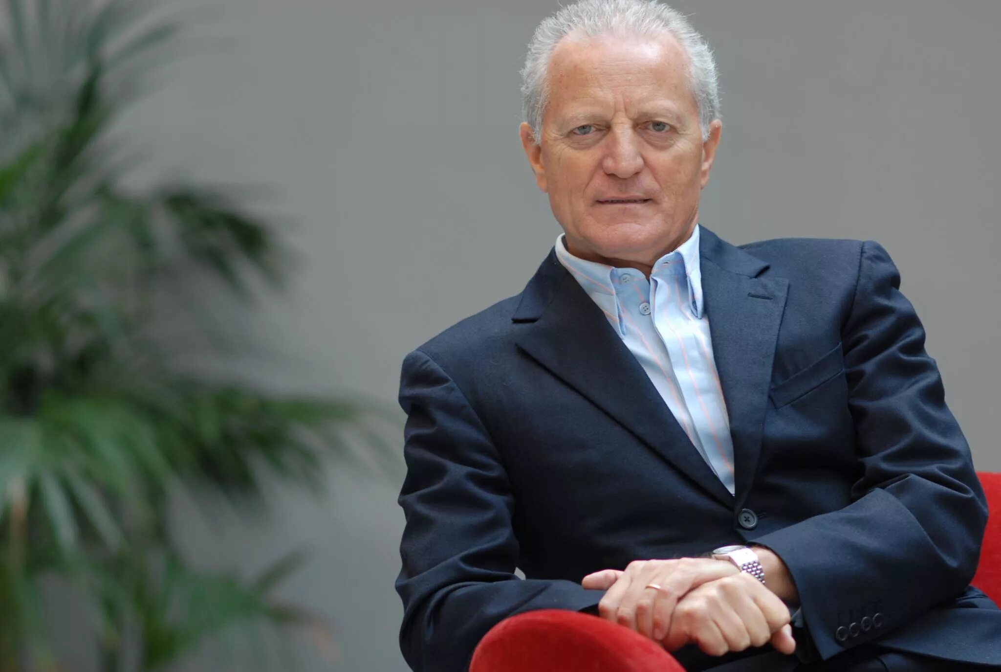 Основатель версаче. Санто, донателла и джанни версаче. Джованни версаче. Донателла версаче сейчас. Санто и донателла версаче.