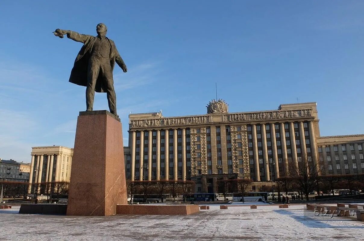 Пл ленина спб. Памятник Ленину на Московской площади в СПБ. Памятник Ленина на Московском проспекте СПБ. Дом советов Московская площадь Санкт-Петербург. Дом советов Санкт-Петербург памятник Ленину.