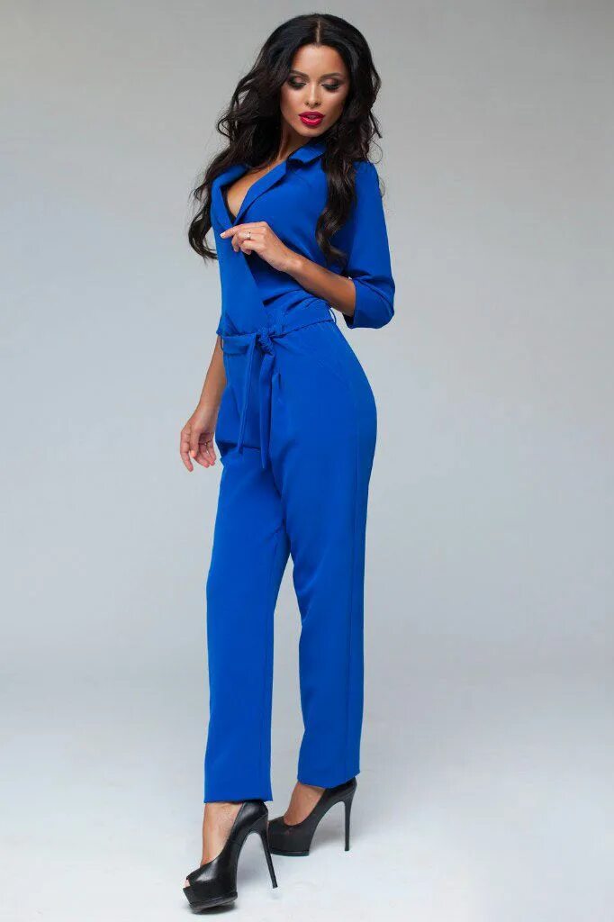 Девушка в синем комбинезоне. Комбинезон голубой женский деловой. Праздничный комбинезон. Комбинезон женский летний синий. Mondigo комбез женский.