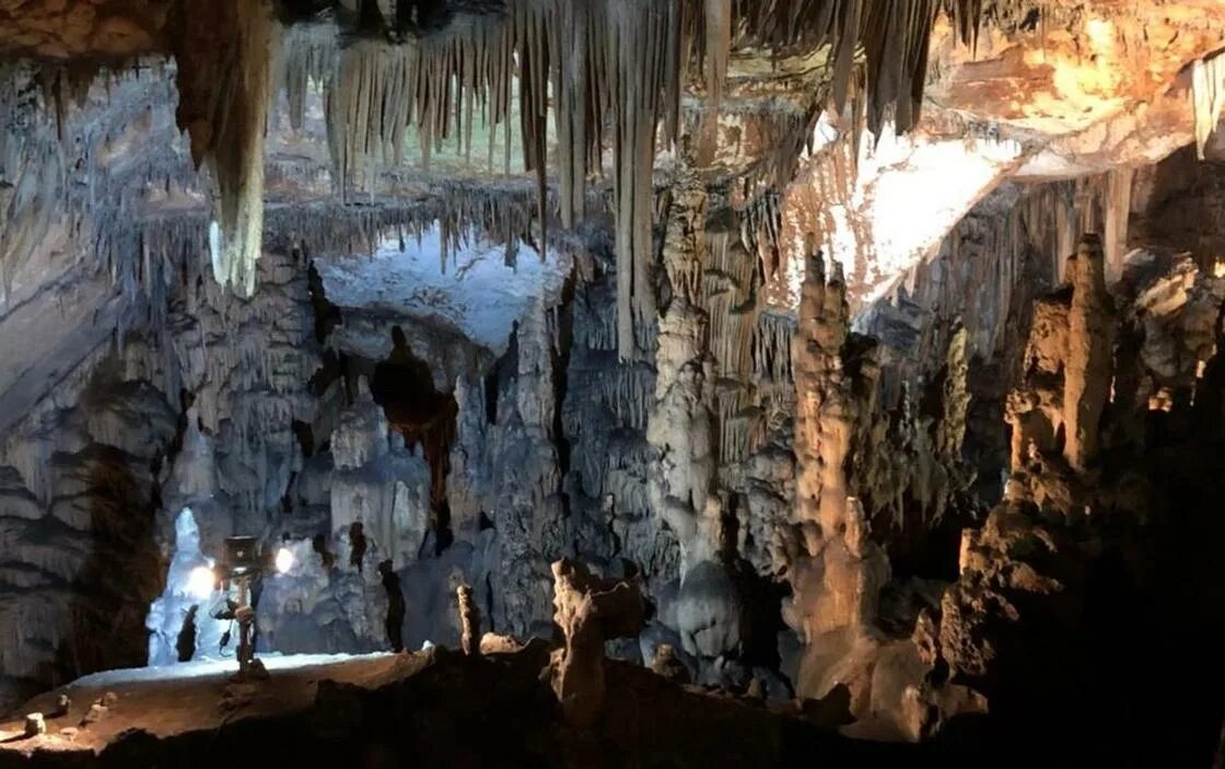 Липцы пещеры. Пещера Вранжака Хорватия. Пещера Баредине Хорватия. Хорватия пещера со сталактитами. Сталактиты в Хорватии.