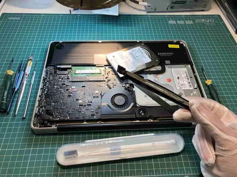 Замена жесткого диска MACBOOK. Починить ноутбук на Удельной. Заклеенные Ноутбуки. Школьный нетбук починить. Ремонт ноутбуков huawei асц