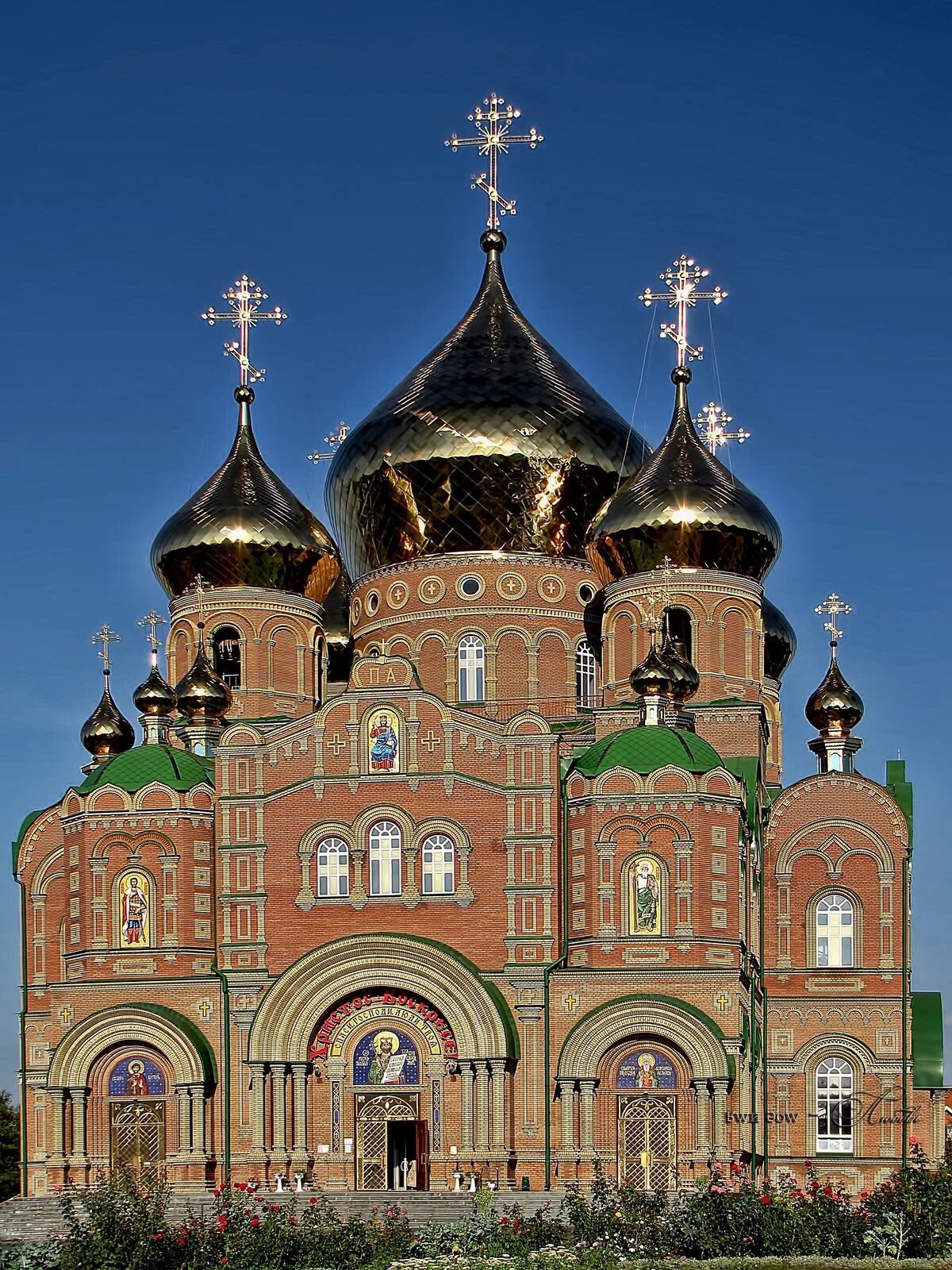 храмы луганска. храмы луганска. владимирский собор луганск. луганска. храм в честь благоверного александра невского луганск.