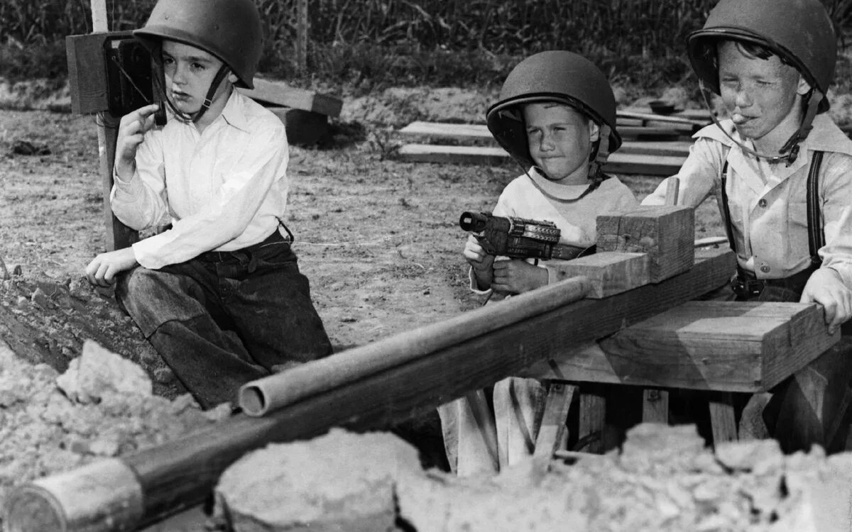 Дети в годы войны. Дети войны ссср. Дэвид сеймур дети европы. Дети довоенного времени. Дети играют вов.