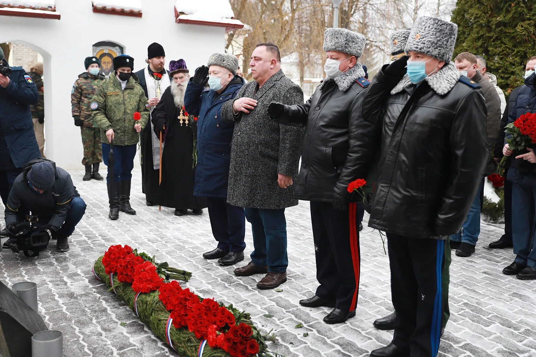 Поддержка воинам. Памятник разведчикам погибшим в бою псков. митинг памяти. героям воинам разведчикам псков. промежицы псков.
