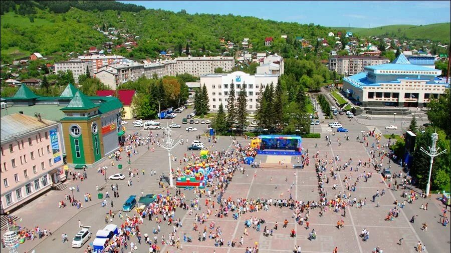 Уфа горно алтайск. Площадь Ленина Горно-Алтайск. Горно-Алтайск площадь города. Горно-Алтайск Центральная площадь. Горно Алтайск центр города.