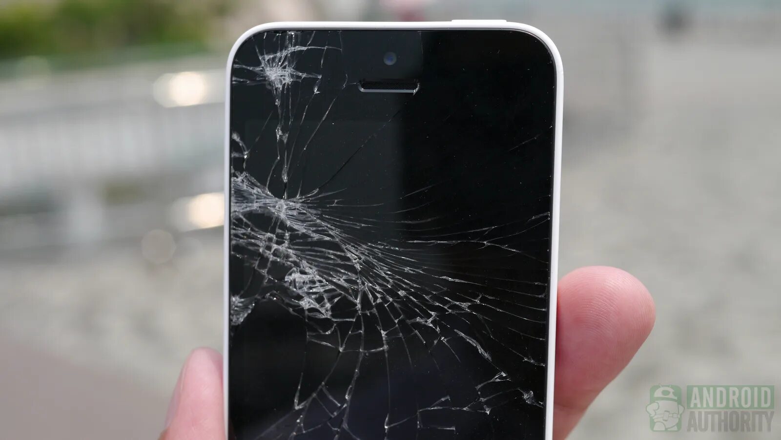 Разбитый айфон 5. Разбитый айфон 12 Промакс. Iphone 5 разбитый. Разбитый айфон се 2020. Сколько стоит разбитый