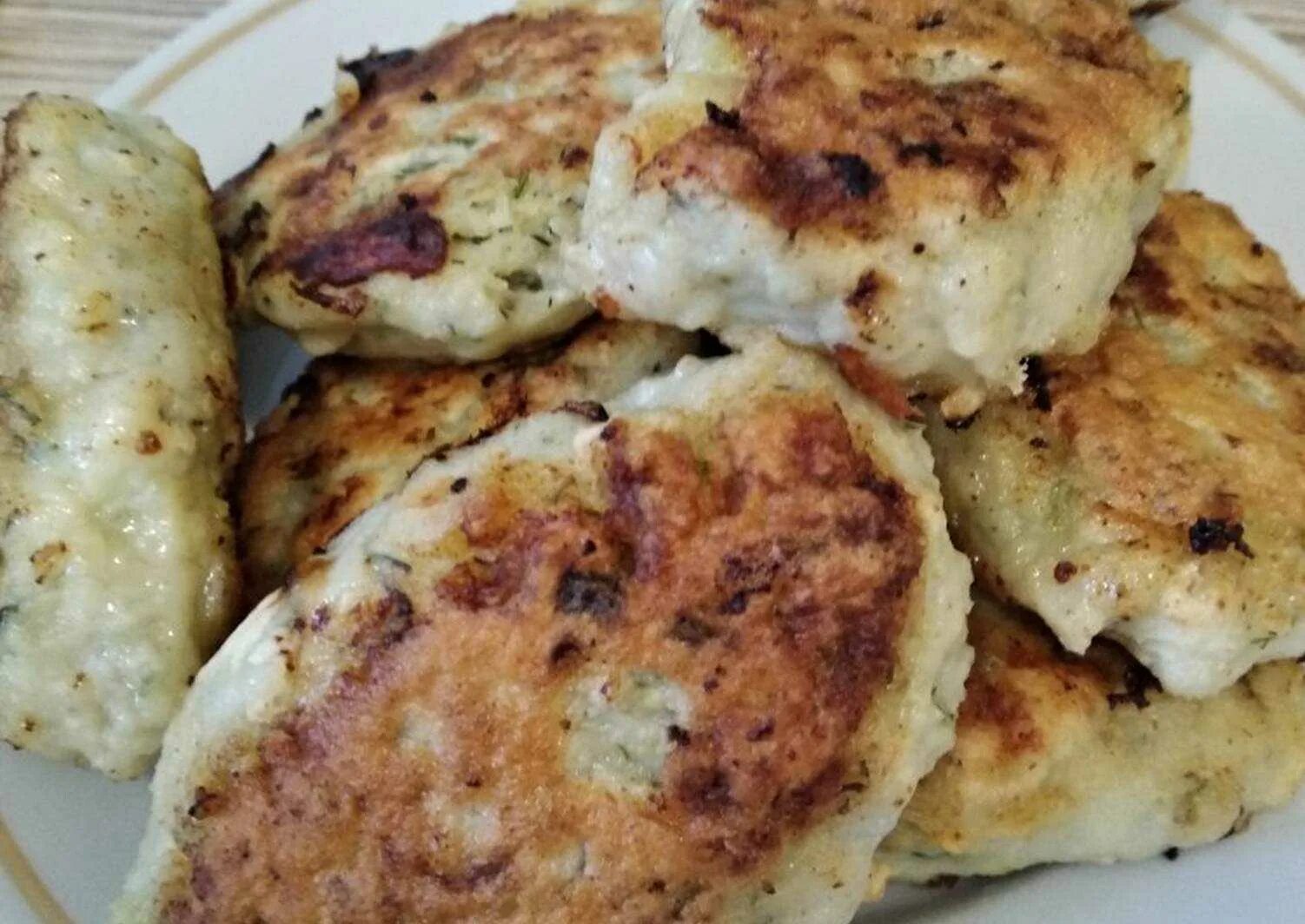 котлеты рыбные из трески. рыбные котлеты из филе. котлета жареная рыбная. котлеты фото. котлеты рыбные из трески.