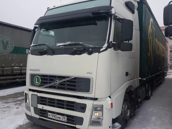 Калининград грузовик. Volvo fh13 сцепка. Fh13 440. Volvo FH 13 Green сцепка. Volvo fh12 2000 сцепка.