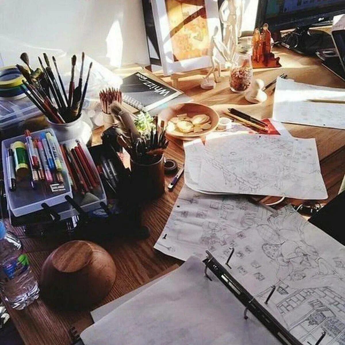 Мастерская художника. Творческий беспорядок это. Творческий беспорядок это. Творческий беспорядок на столе. Творческий беспорядок это.