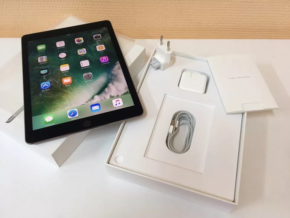 Планшет 256. Планшет Apple IPAD Pro 9.7 256gb Wi-Fi. Tablet Apple IPAD 9. Apple IPAD 2022. IPAD Pro 9.7 WIFI + Cellular 256 GB.