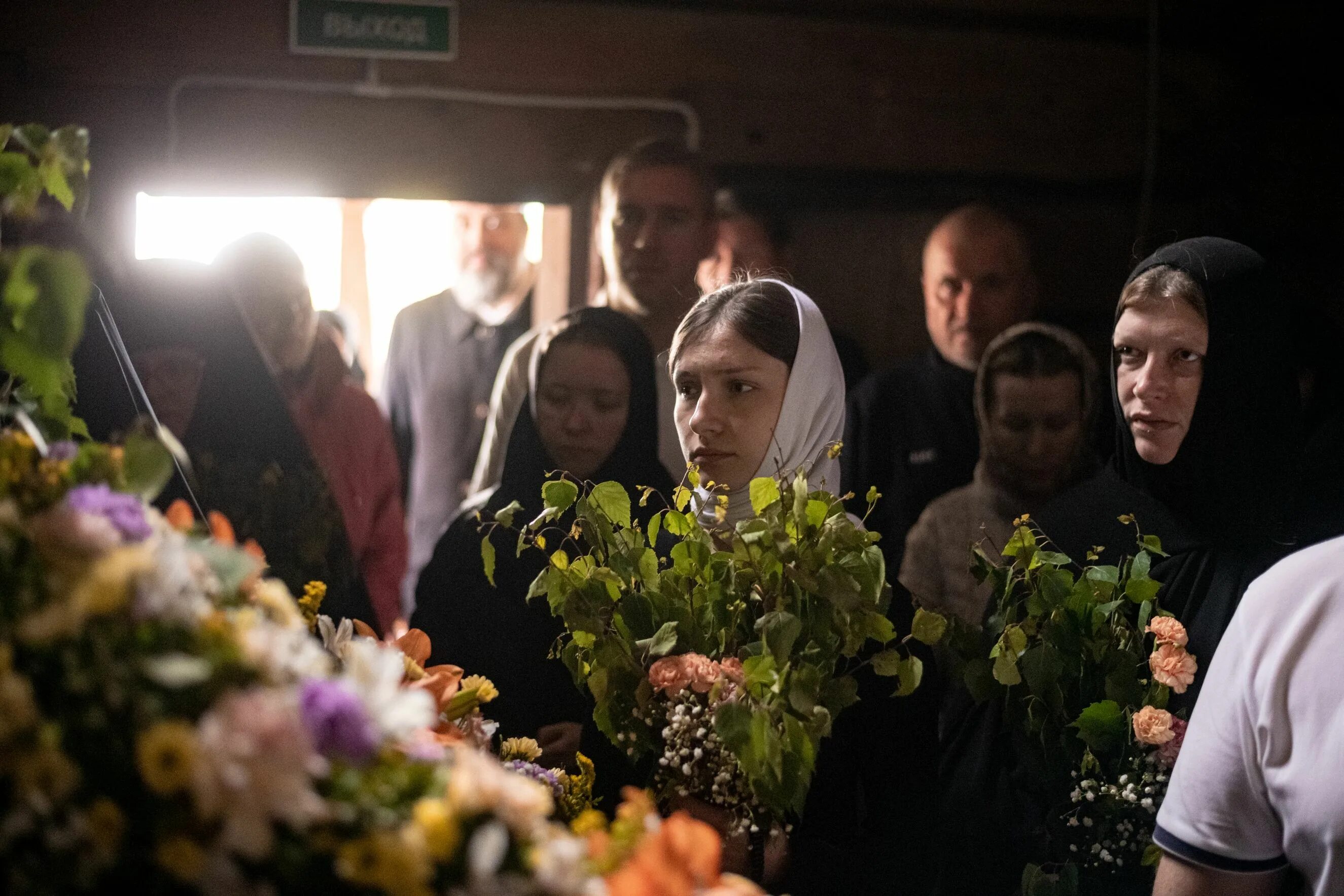 Вечер 04 04 17. Православная женщина. Женщина в церкви. Женский монастырь. Богослужение на Троицу в Колоцком монастыре.