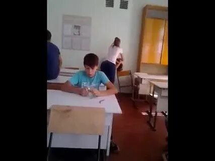 Перед одноклассницами
