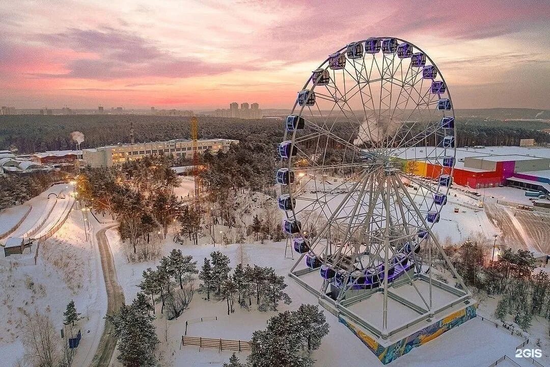 Екатеринбург парки зимой. Радуга парк Екатеринбург парк. Колесо обозрения в Екатеринбурге Радуга парк. Колесо обозрения в Екатеринбурге парк Маяковского. Охта парк колесо обозрения.