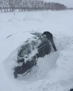 Замерзли на снегоходах видео