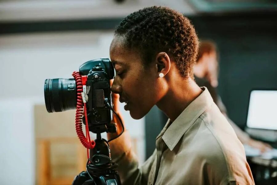 It can take photographs