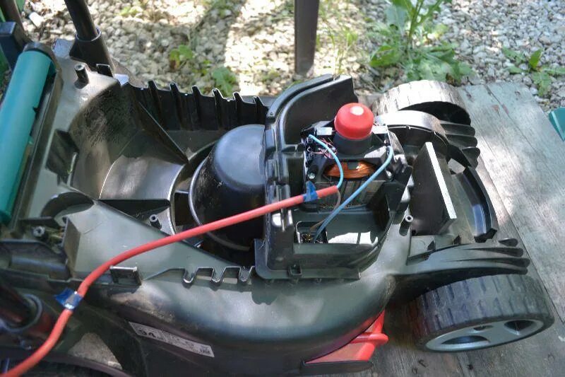 Газонокосилка bosch typ 3600h82000 электрическая. Щетки для газонокосилки bosch rotak 32. Газонокосилка электрическая разборка. Бош ротак 32. Газонокосилка бош ротак 32 ремонт.