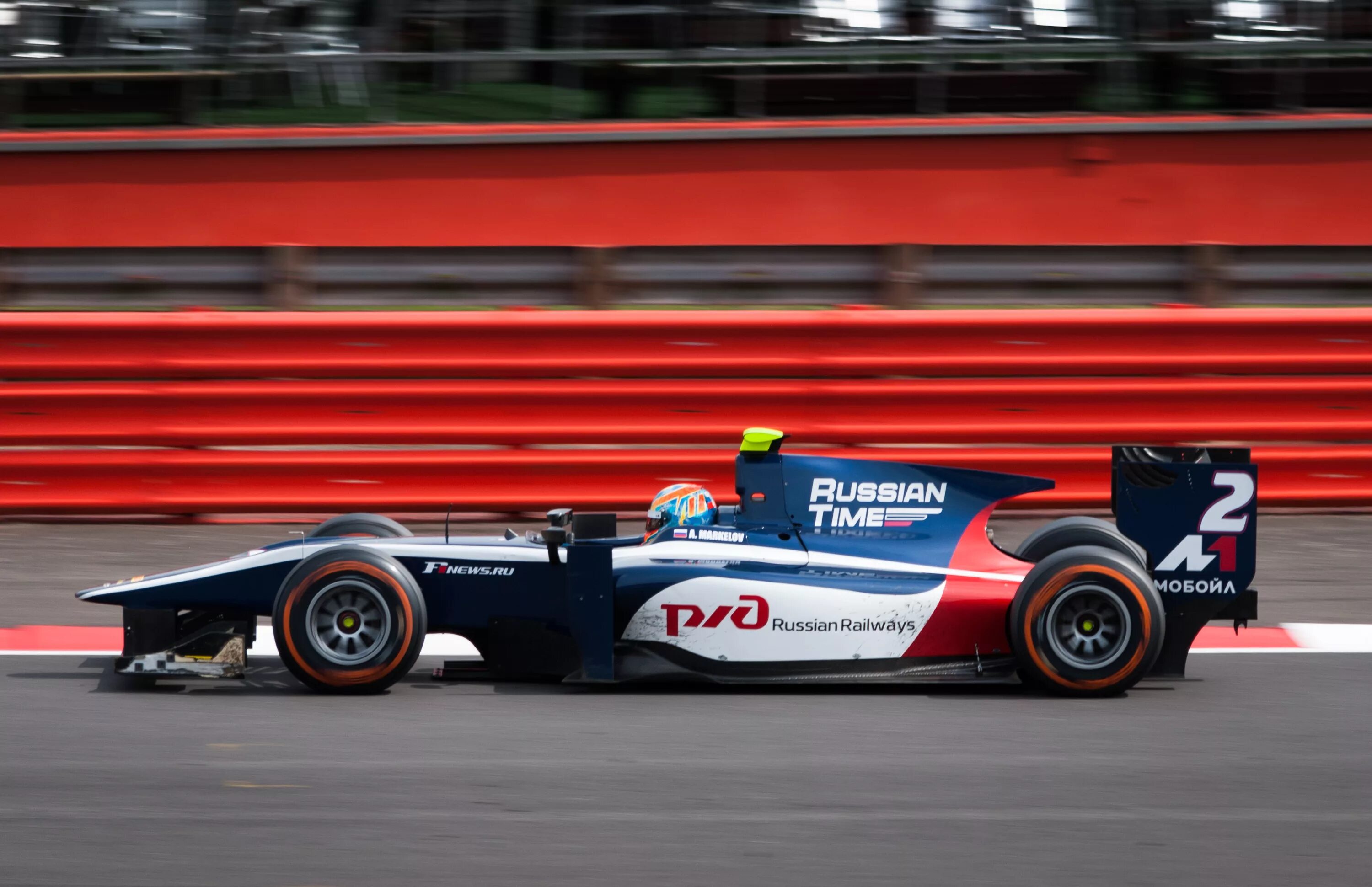 Формула 2 шины. Болид формулы 2. болид gp2. формула 2 2018. ф2 2018.