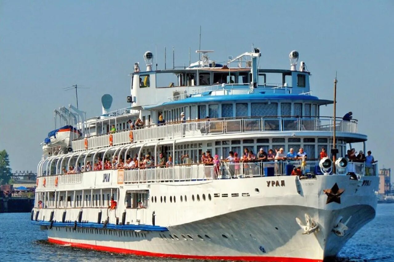 Юрий никулин теплоход каюты. Василий чапаев корабль пермь. Владимир маяковский теплоход круизы 2021. Теплоход владимир маяковский. Теплоход урал 24.