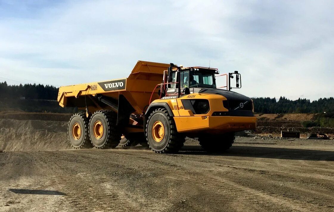 Моаз сочлененный самосвал. John deere 370e шарнирно-сочлененный карьерный. Сочленённый самосвал volvo а40g. Вольво сочлененные самосвалы 35. Шарнирно сочлененные самосвалы volvo a40f.