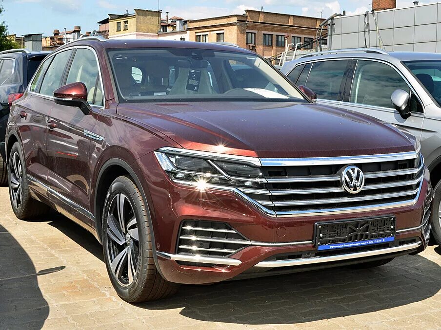 Фольксваген туарег 3.2 купить. Фольксваген Туарег 2019 новый. Volkswagen Touareg 2022 Exclusive. Volkswagen Touareg 2020 красный. Volkswagen Touareg 2020.коричневый.