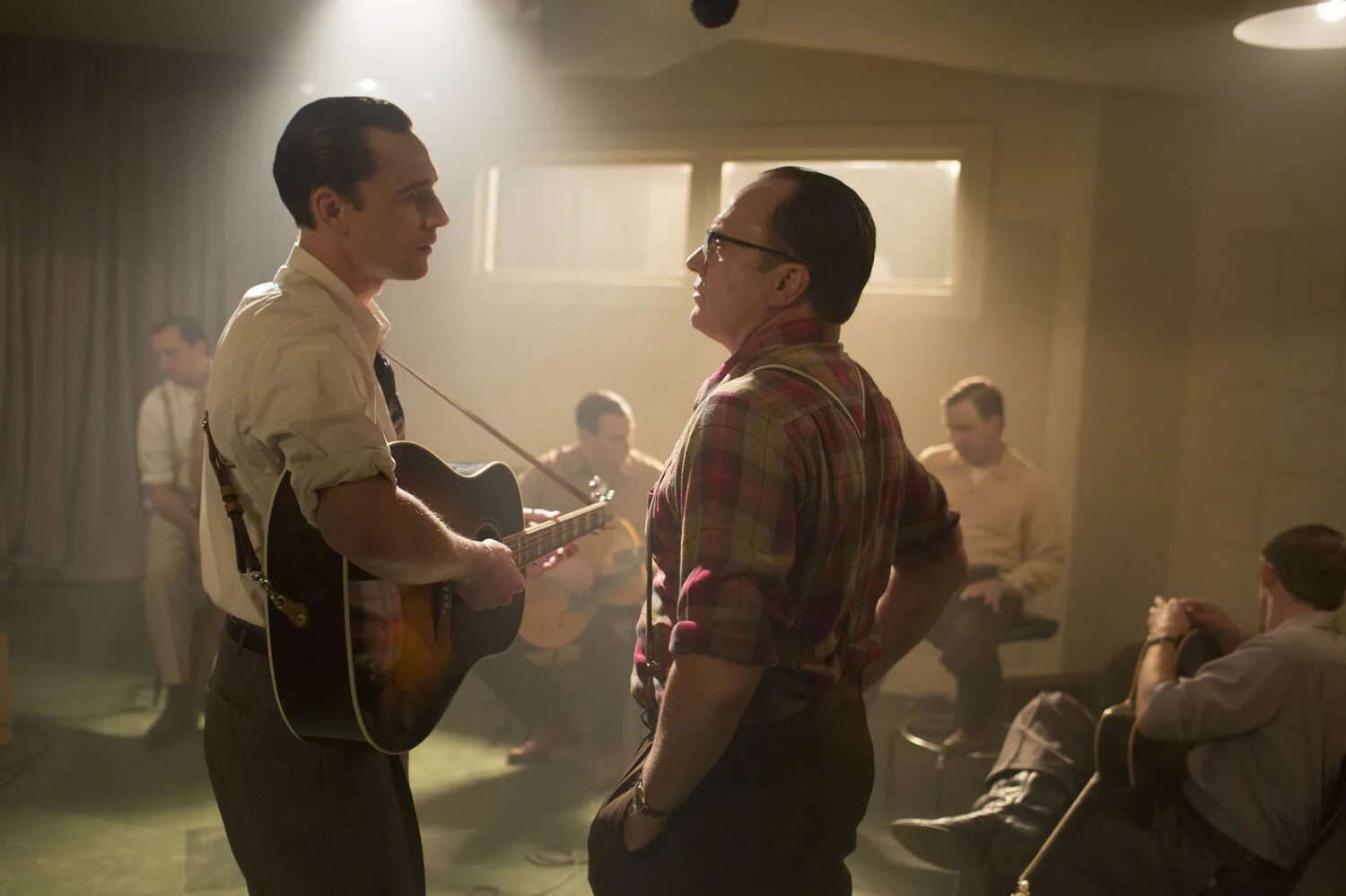 I saw the news. I saw the light фильм. я видел свет фильм 2015. том хиддлстон я видел свет. том хиддлстон i saw the light.