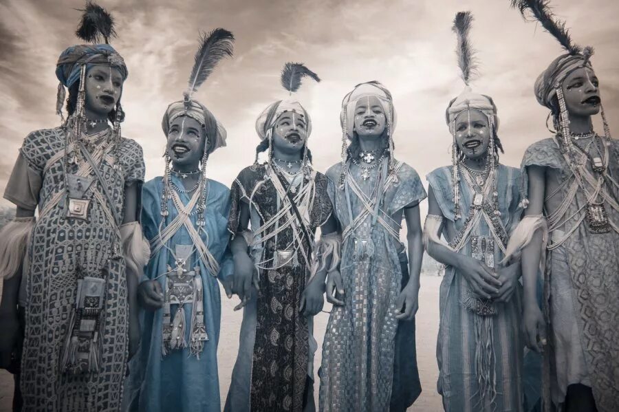 Племя объединяет. Кочевники африки. кочевые племена африки. кочевое племя женщины.