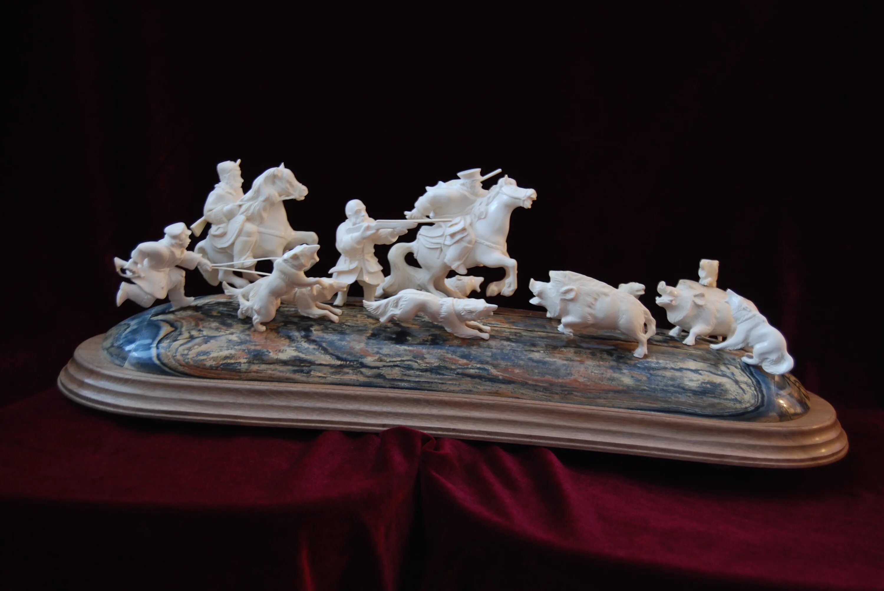 косторезное ремесло тобольск. тобольск тобольская резная кость. тобольская резьба по кости мамонта. фабрика косторезных изделий тобольск. косторезный промысел тобольск.