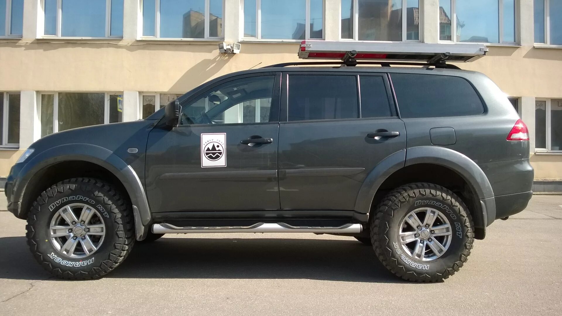 Mitsubishi pajero шины. Mitsubishi Pajero Sport 2 33 колеса. Mitsubishi Pajero Sport 3 33 колеса. Митсубиси Паджеро спорт 2 на 33 колесах. Mitsubishi Pajero на 33 колесах.