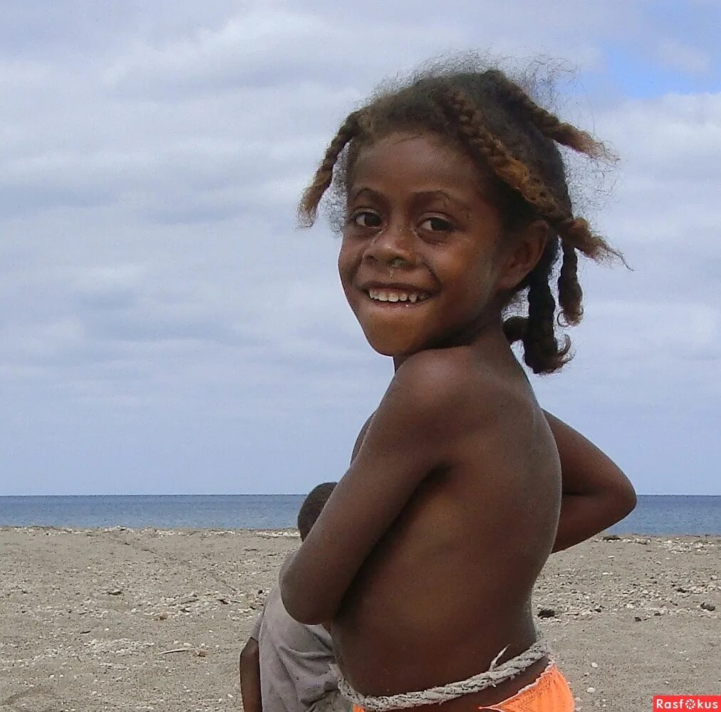 Океания детская. Сопливые модели пляжа. Вануату девушки. Вануату жители. Малыши Океании фото.