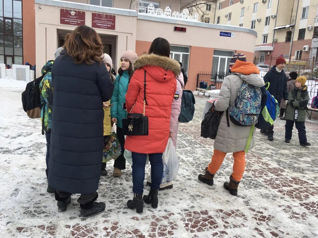 Отменили занятия в школах. Отмена занятий в школах Челябинска сегодня.