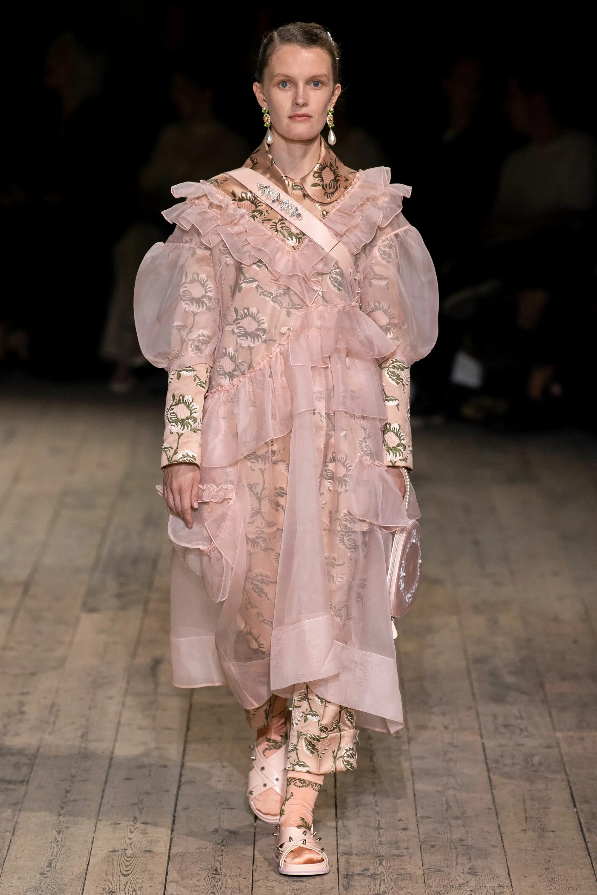 Симон Роша платья. Simone Rocha at London Fashion week Spring 2020. Показы Симон Роша.