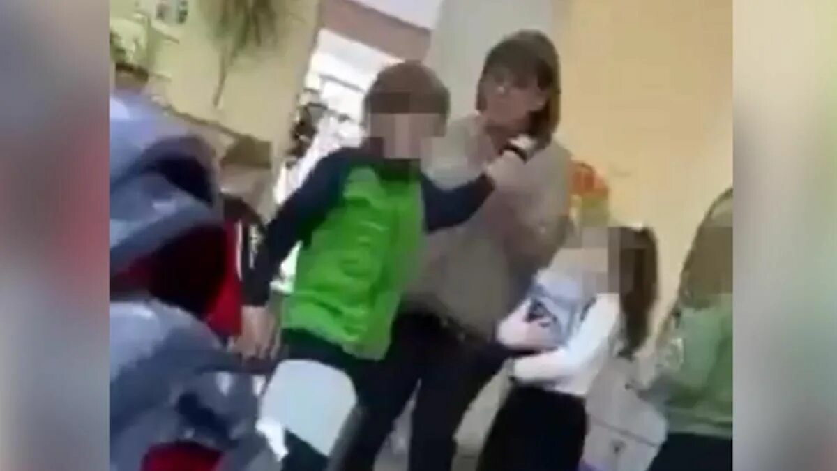 В городе шахты издеваются над ребенком