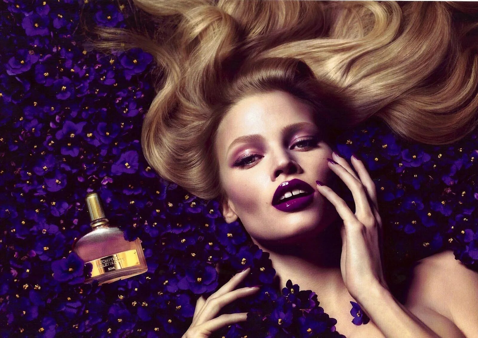 Образы в рекламе. Tom Ford Violet blonde. Реклама парфюма. Женские рекламные образы. Парфюмерия реклама.