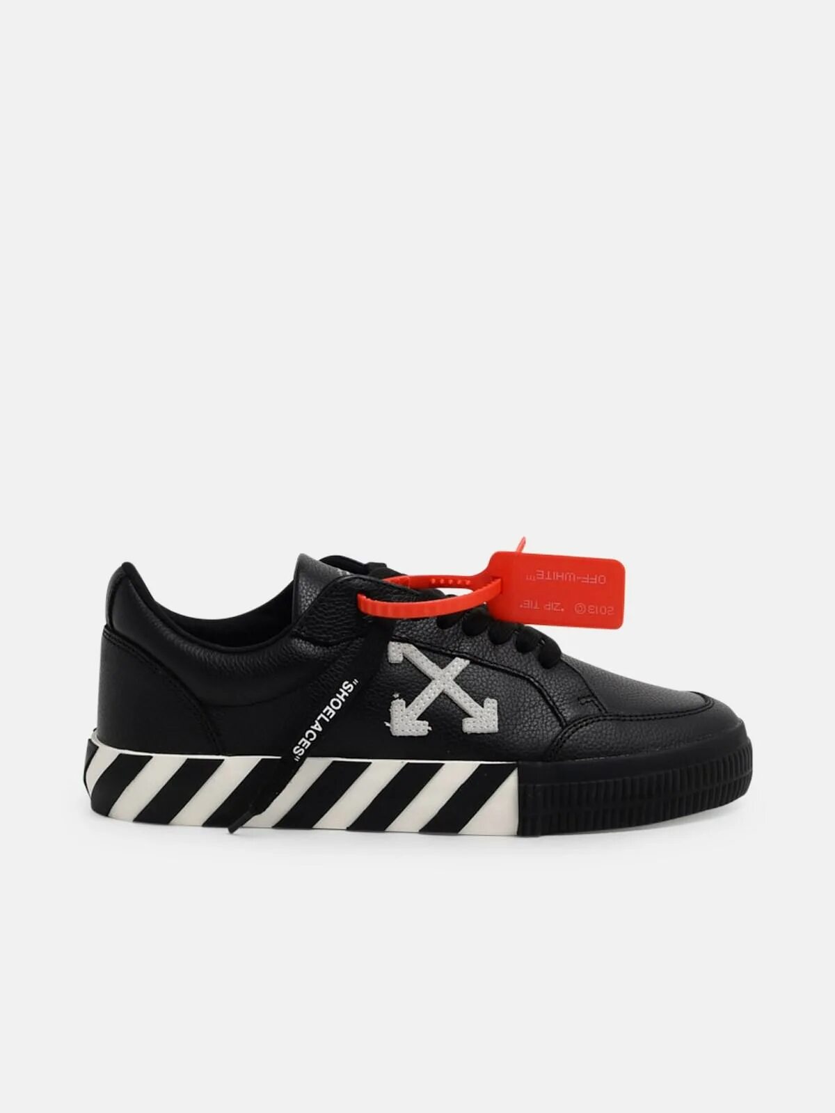 Off white virgil. Off White Virgil Abloh кроссовки. Off-White c/o Virgil. Off White c/o Virgil Abloh. Off-White Vulc Low Black White arrow ss21.