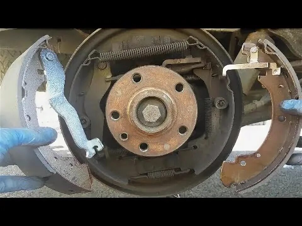 Как поменять задние колодки на фольксваген Замена задних колодок Volkswagen Golf Mk2, 1,4 л, 1991 года поломка DRIVE2