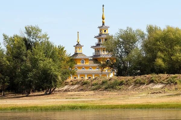 Хошеутовский хурул Астрахань. Астрахань Хошеутовский хурул буддийский храм. Буддийский храм в Астрахани. Хурул в речном. Хошеутовский хурул