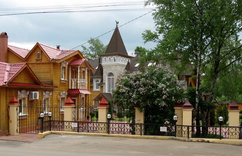 Сергиев Посад улочки. Сергиев Посад улочки Сергиева. Сергиев Посад Центральная улица. Купить дом в черте города сергиев посад