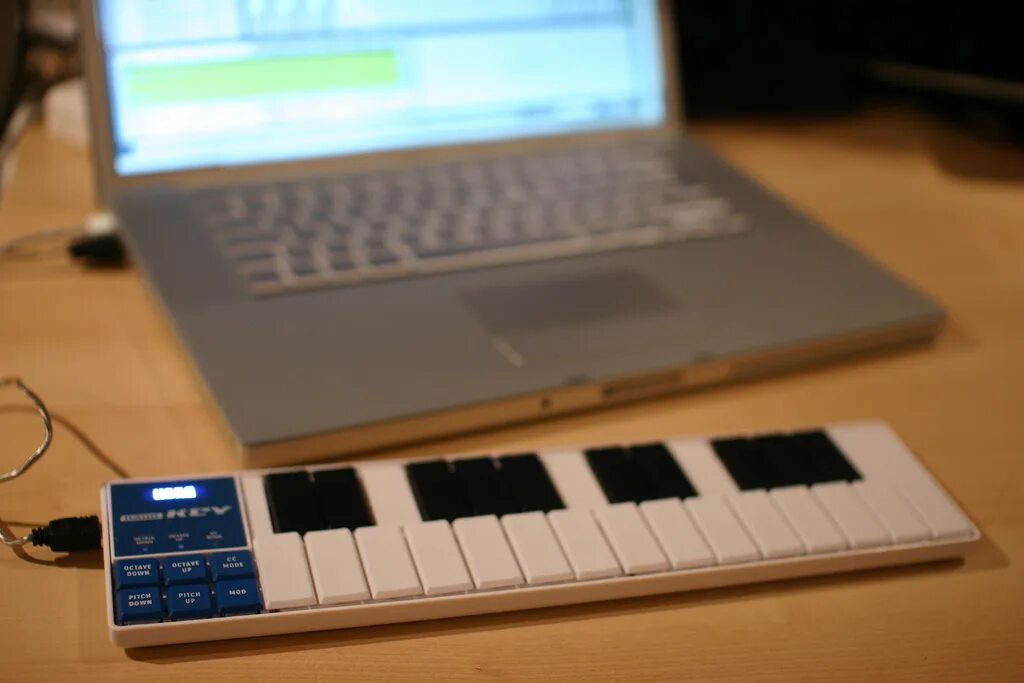M-audio keystation 61 mk3. Midi клавиатура 25 клавиш. Novation launchkey mini mk3. Простые midi. Psr-215.