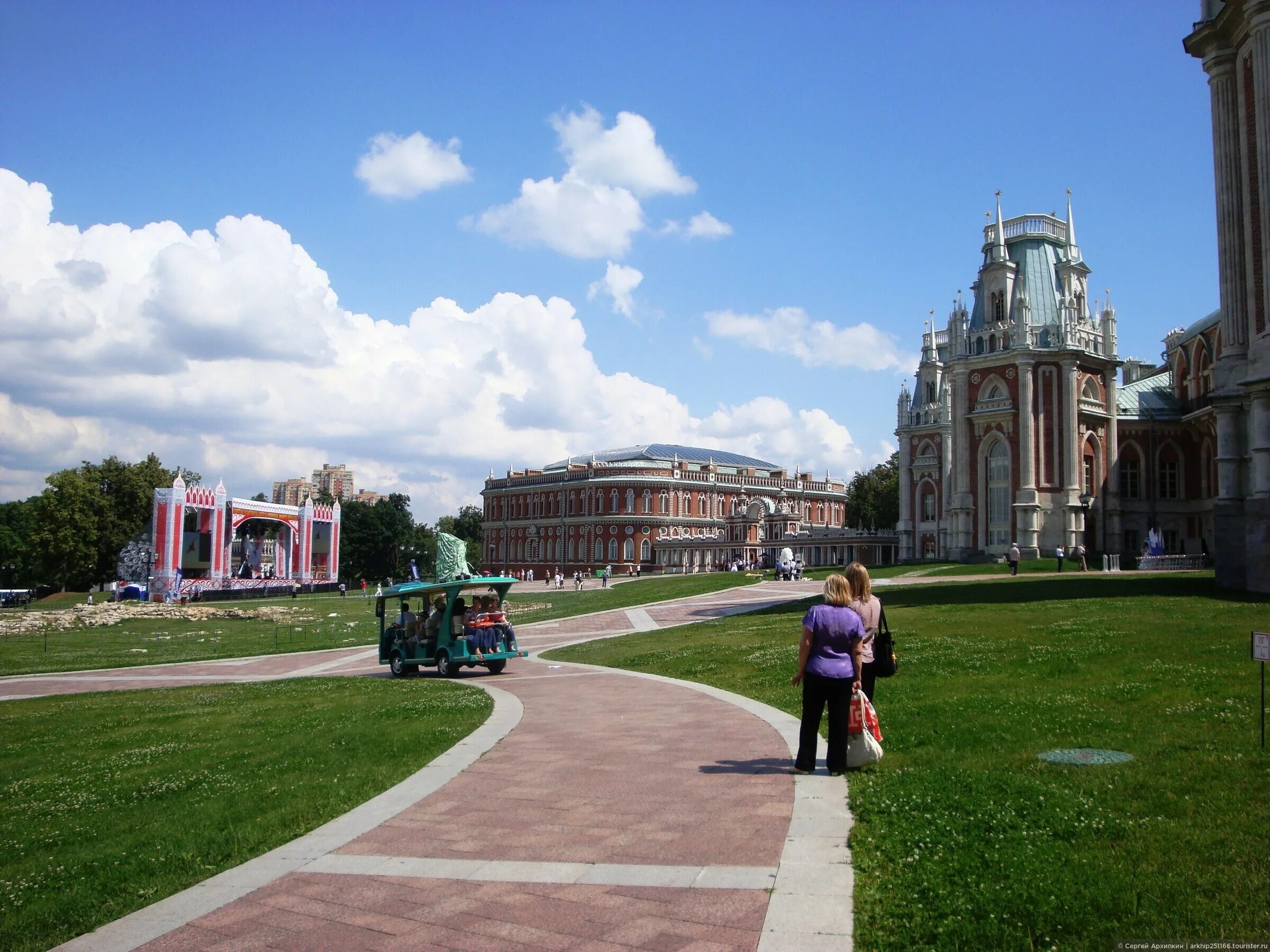 Царицыно в москве цена. Парк Царицыно в Москве. Царицынский парк. Музей Царицыно в Москве. Царицыно парк памятники.