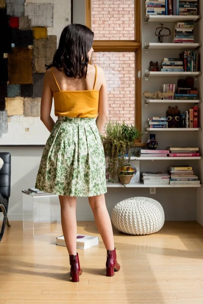 Девочка в платье из ситца. Караоке девушка в платье из ситца. Платье из ситца. Сергей одинцов. Девушка в платье из ситца фото.