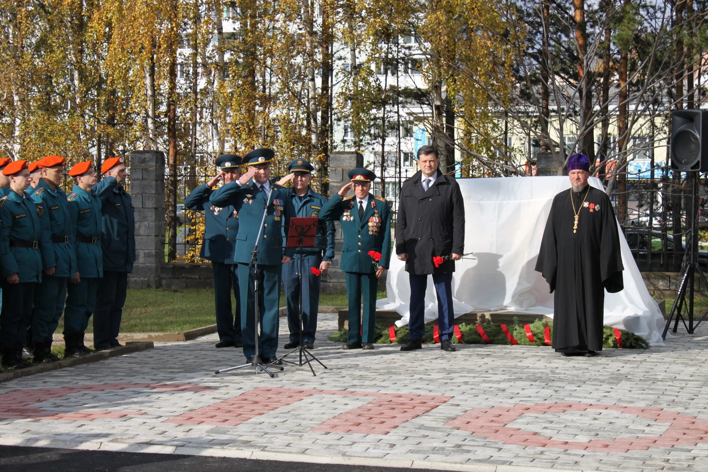 Сайт мчс железногорск красноярского. Железногорск Красноярский край МЧС. МЧС зато Железногорск. Памятник пожарным и спасателям. Пожарные Железногорска Красноярского края.