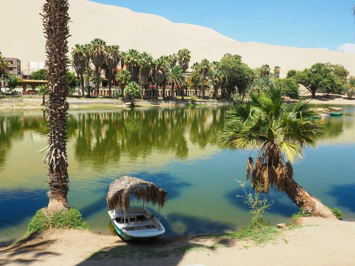 Оазисы создать. Уакачина Перу. Оазис Уакачина. Huacachina Оазис в Перу. Оазис в Перу в пустыне.