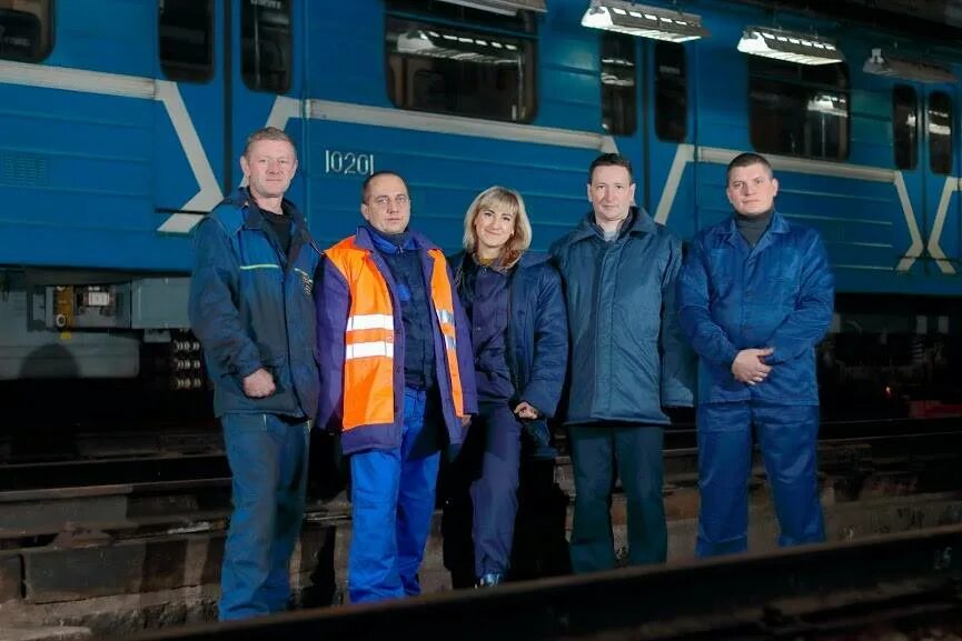 Метро бунина. Буковецкий портрет бунина. Интересные факты про ивана алексеевича бунина. Маяковская станция метро москва. Метро бунина.