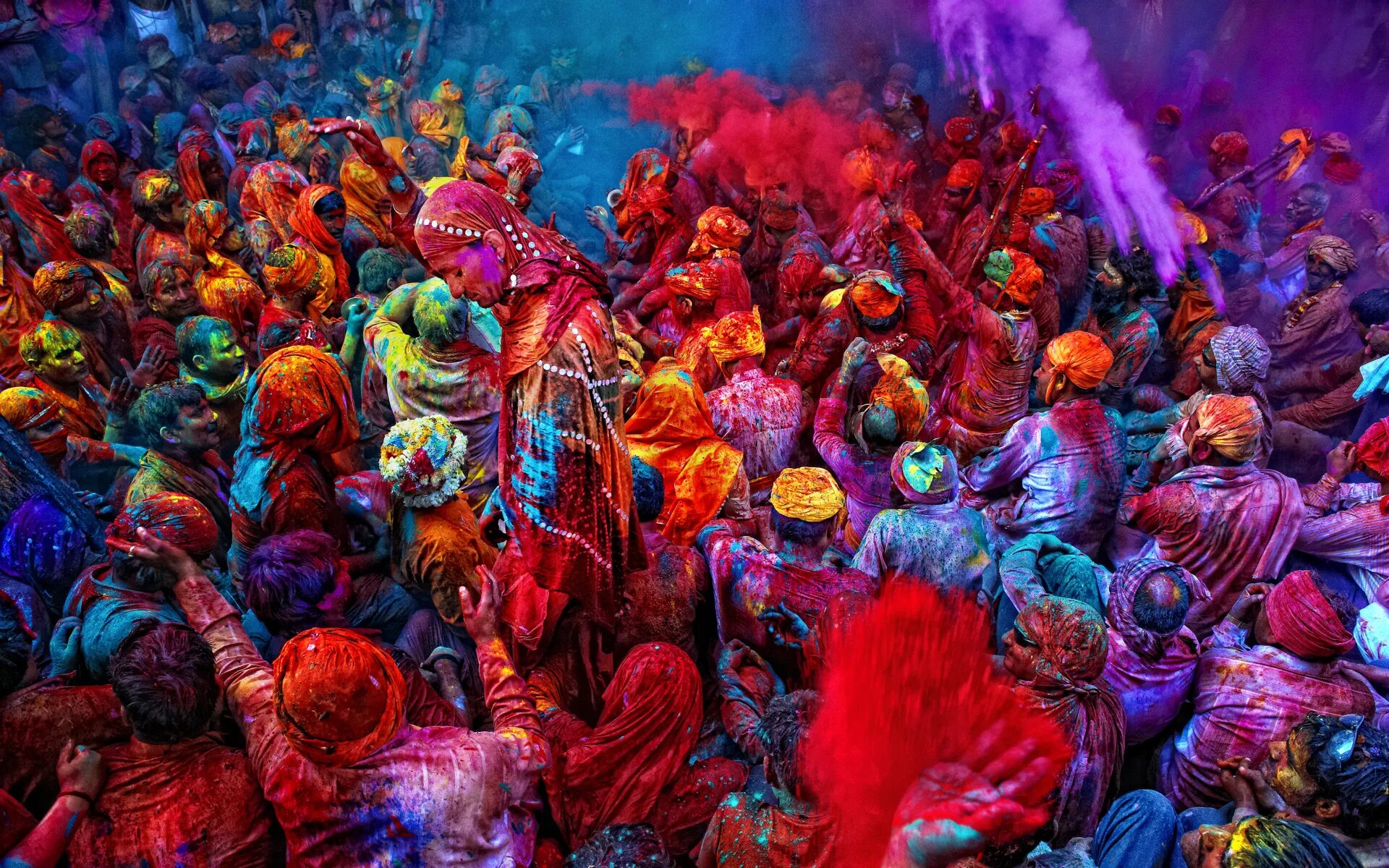 Цветной праздник. Фестиваль красок Холи в Индии. Фестиваль цвета Индия Холи краски. Праздник красок Холи в Индии.